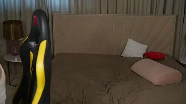 Sala de chat ao vivo de Runa_054