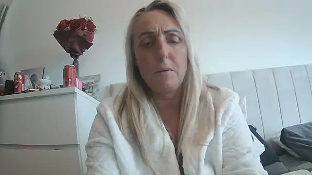 theblondecocklover Adlı Modelin Canlı Sohbet Odası