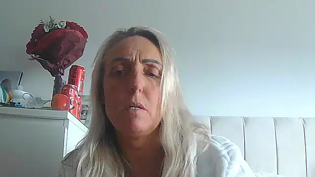 theblondecocklover's Live Chat Room