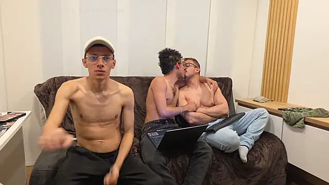 عرض كام Fabistrubis