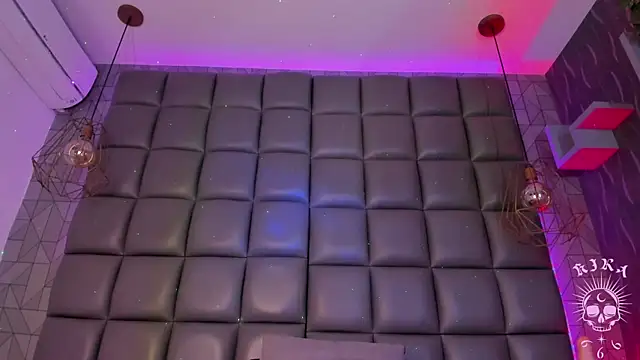 kira_vance Live chatroom