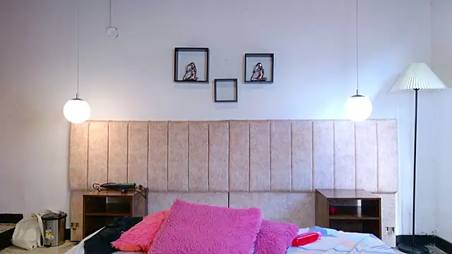 Phòng Chat Trực Tiếp katiamoree