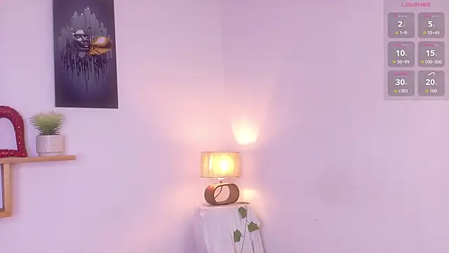 nairagold_'s Live Chat Room