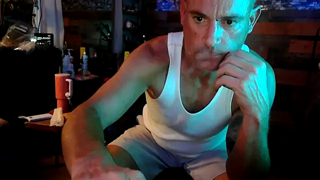 MISTERANDDEMIn Live chat-huone