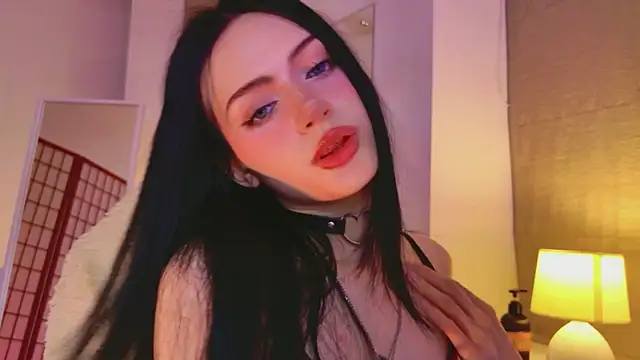 Dark_Diva Adlı Modelin Canlı Sohbet Odası