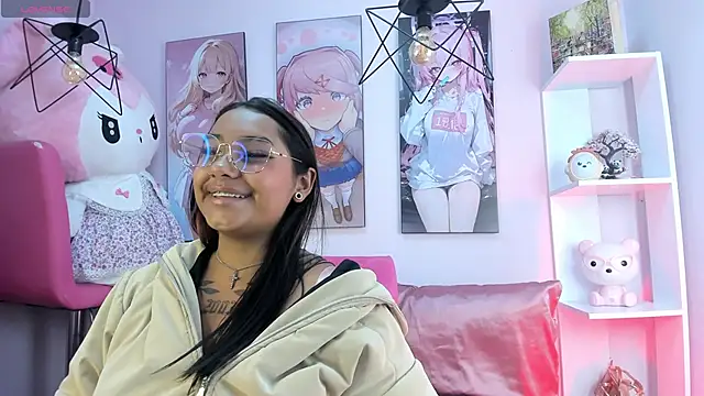 tinna_noa Adlı Modelin Canlı Sohbet Odası
