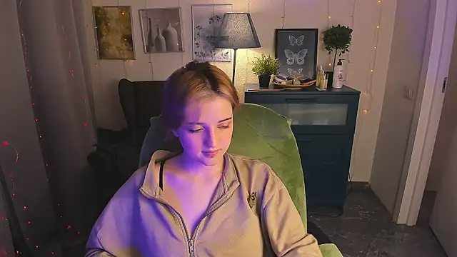 SarahShelby Adlı Modelin Canlı Sohbet Odası
