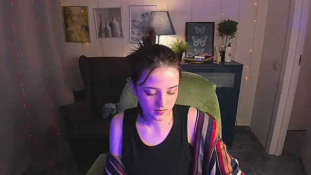 SarahShelby Adlı Modelin Canlı Sohbet Odası