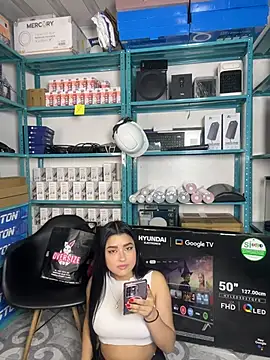 غرفة دردشة Emilyy05_ المباشرة