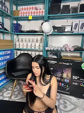 Sala de chat ao vivo de Emilyy05_