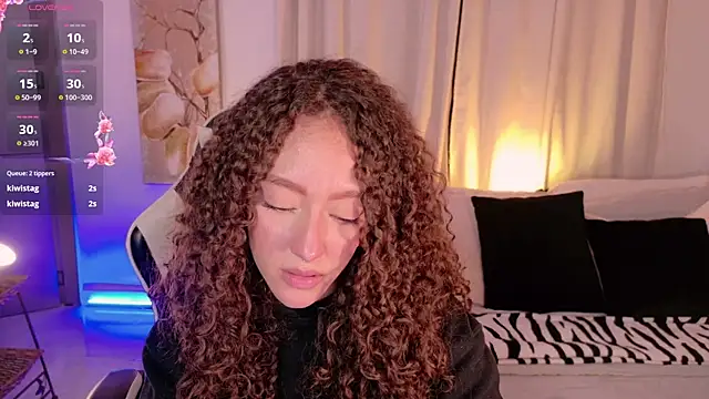ChloeMoreti Live chatroom