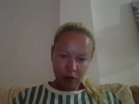 ห้องแชทสดของ jennyblondeuk