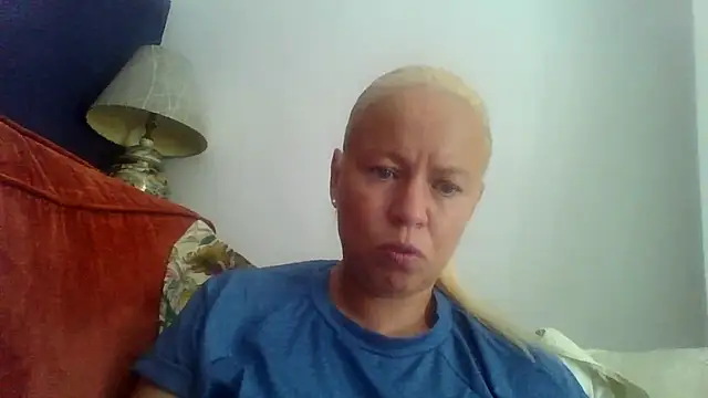 jennyblondeuk's Live Chat Room