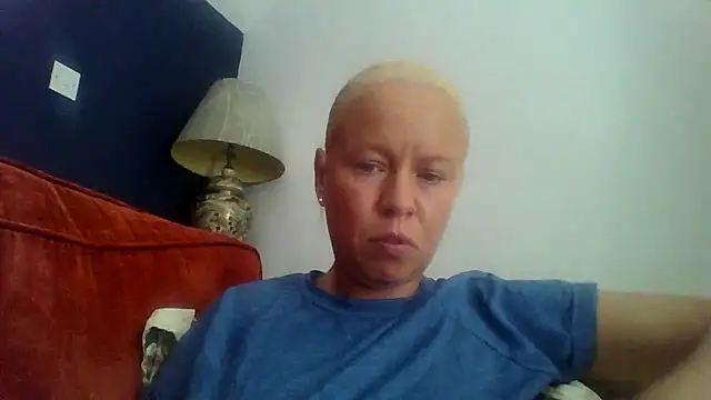 jennyblondeuk's Live Chat Room