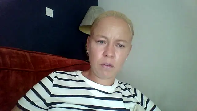 jennyblondeuk Live Chatraum