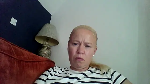 jennyblondeuk чат на живо
