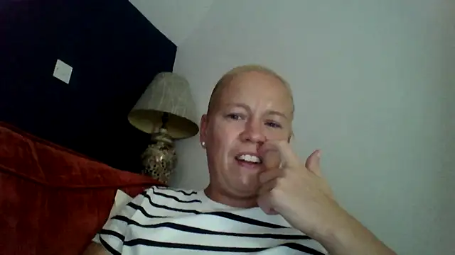 jennyblondeuk – live chatrum