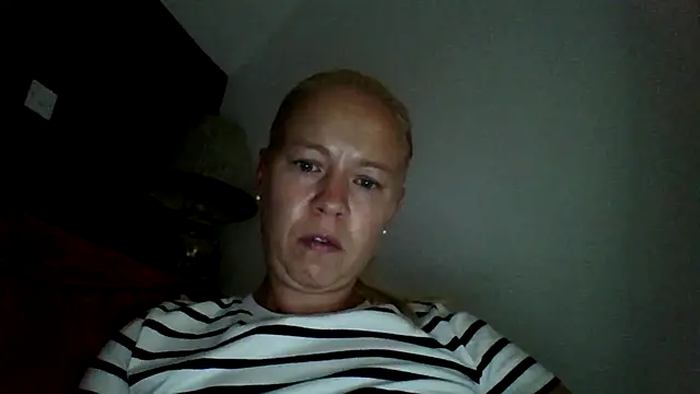 Pokój czatu na żywo – jennyblondeuk