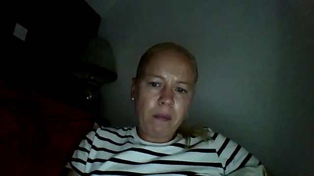jennyblondeuk live-chat rom