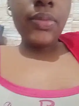 amorasecy Adlı Modelin Canlı Sohbet Odası