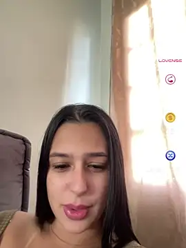 חדר צ'אט בשידור חי של jujuarantes__2026