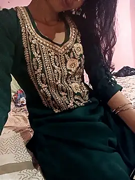 Desipari_777 Adlı Modelin Canlı Sohbet Odası