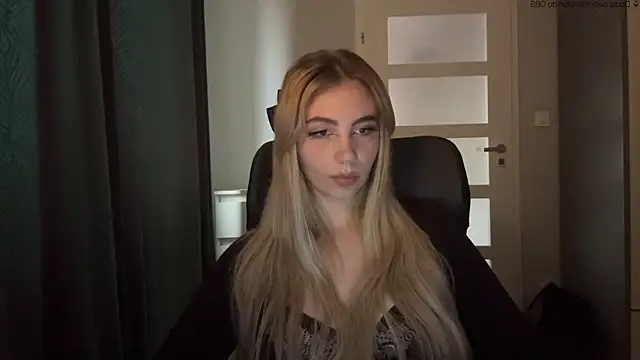 TeenLily Live chatroom