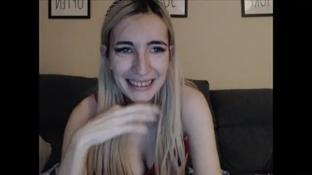 חדר צ'אט בשידור חי של BarbieBlondieGirl