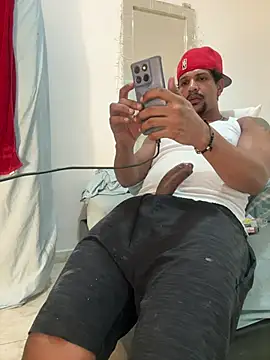 bigdick211292 Adlı Modelin Canlı Sohbet Odası