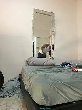 bigdick211292 Adlı Modelin Canlı Sohbet Odası