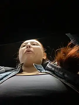 Živá chatovací místnost Scarlet_auraa