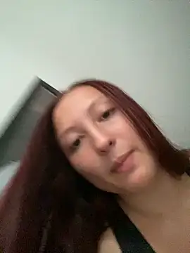 Scarlet_auraa's Live Chat Room