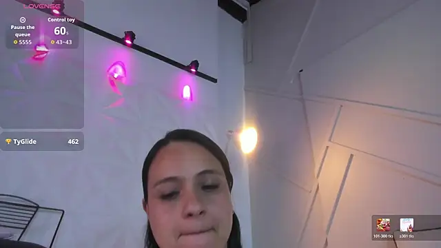 GabiSaenz_'s Live Chat Room