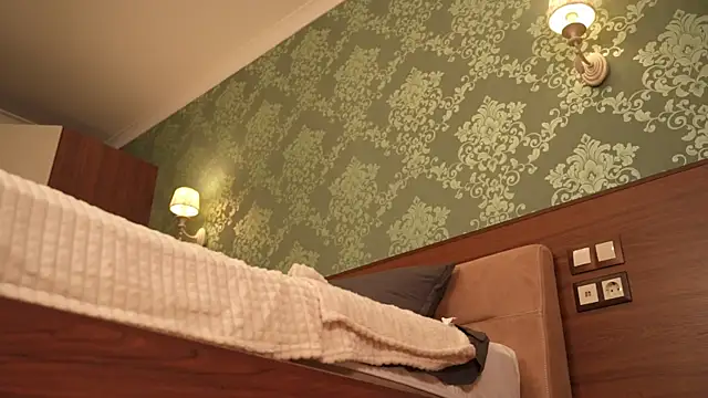 غرفة دردشة AveloriaLove المباشرة
