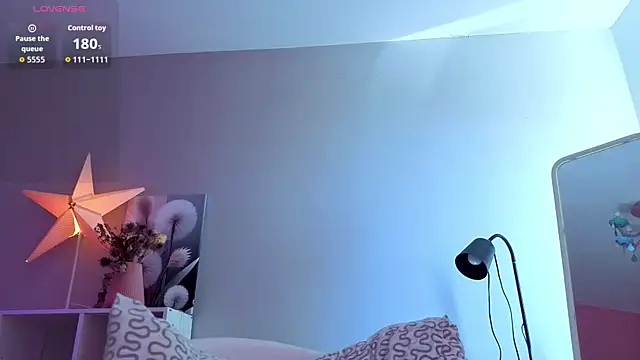SmolCutie Adlı Modelin Canlı Sohbet Odası