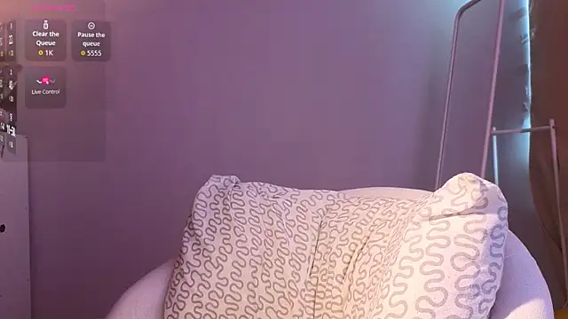 SmolCutie's Live Chat Room