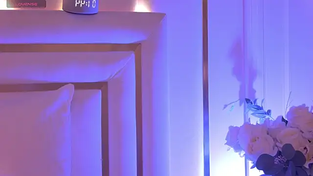 חדר צ'אט בשידור חי של LeyaFoxhall