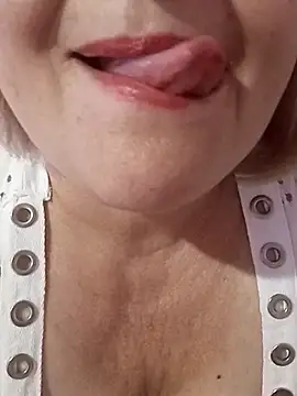MarisTi Adlı Modelin Canlı Sohbet Odası