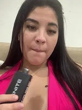 חדר צ'אט בשידור חי של _byerii