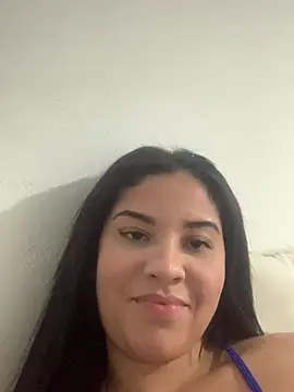 חדר צ'אט בשידור חי של _byerii