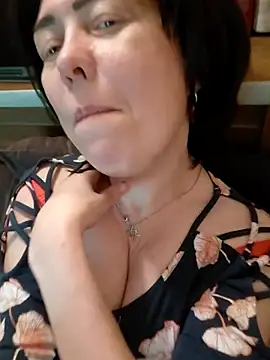 Seks show uživo modela SweetTastes na kameri