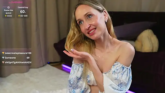غرفة دردشة Emely_Moon المباشرة