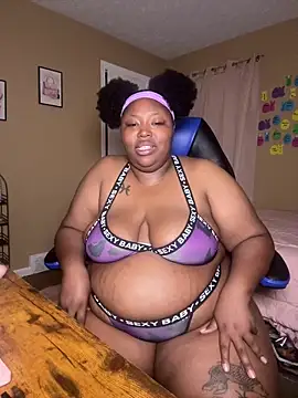 Chocolatebunnyxx96 Adlı Modelin Canlı Sohbet Odası