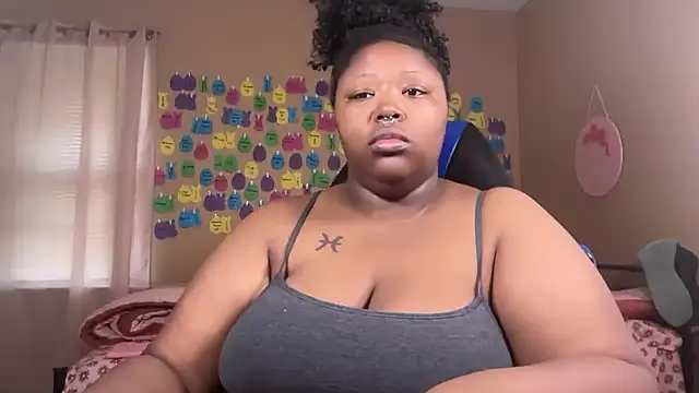 Chocolatebunnyxx96 Adlı Modelin Canlı Sohbet Odası