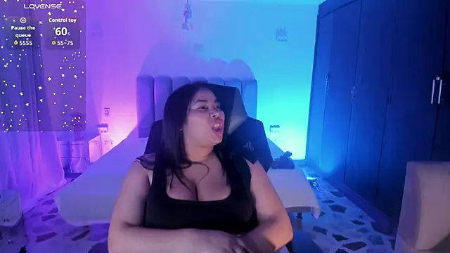 חדר צ'אט בשידור חי של ThaliaBrookss_