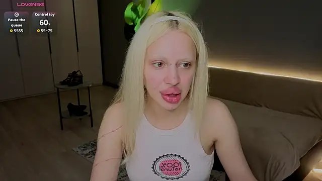 Luna_Beverly's Live Chat Room