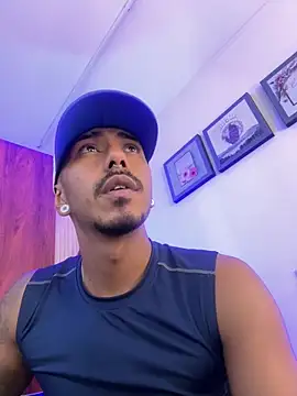 Latinmoster_boss' Live Sex Cam Show