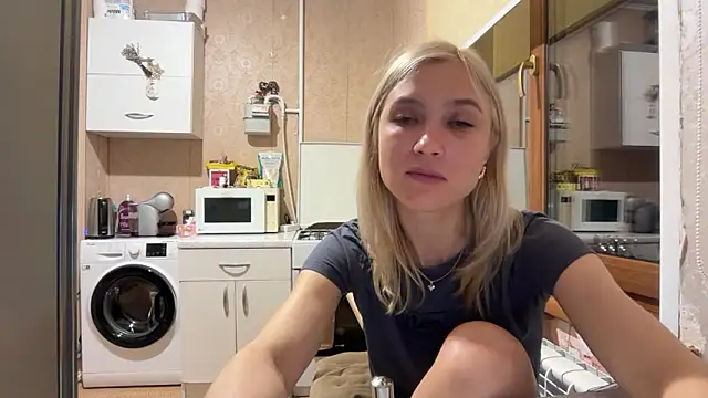 AngelJeni Adlı Modelin Canlı Sohbet Odası