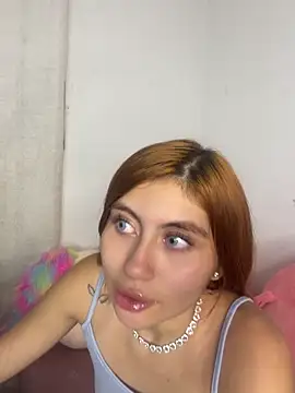 חדר צ'אט בשידור חי של Stormi_th
