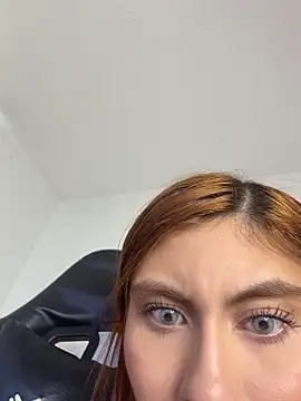 Stormi_th Adlı Modelin Canlı Sohbet Odası